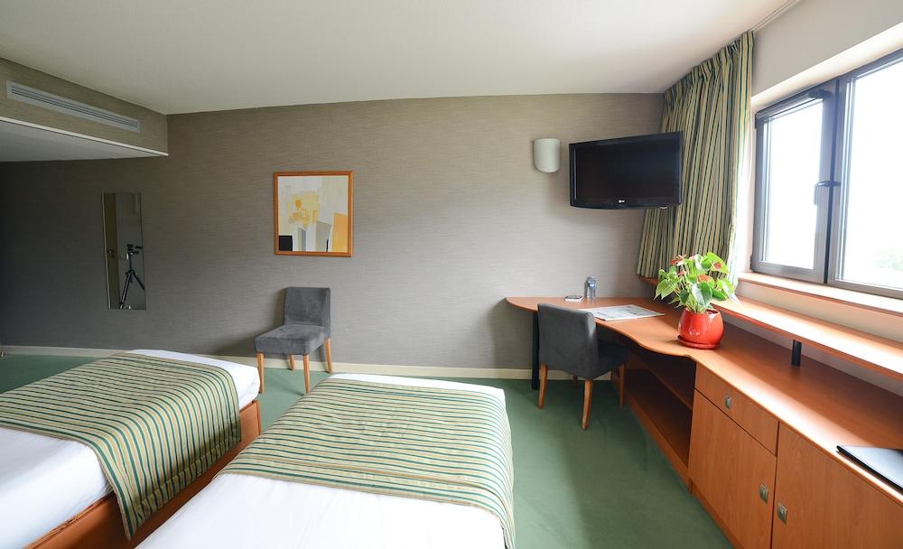 Hotel Archamps Porte Sud De Geneve מראה חיצוני תמונה