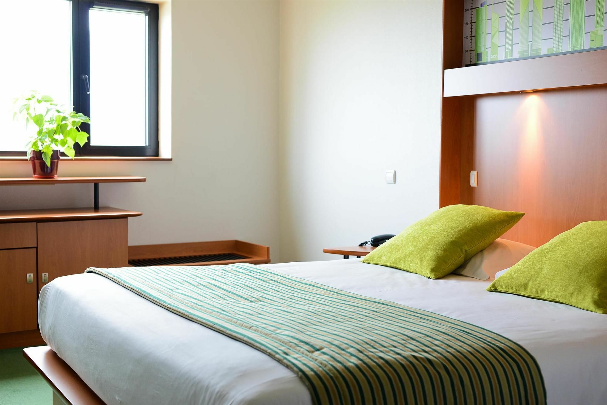 Hotel Archamps Porte Sud De Geneve מראה חיצוני תמונה